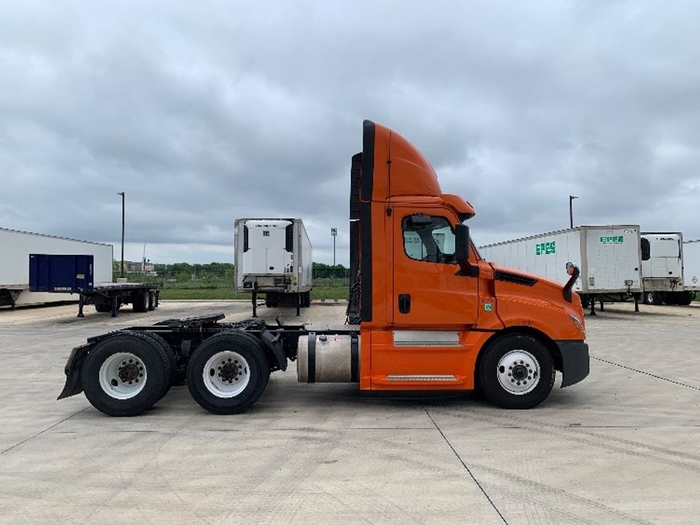 Day Cab Tractor-Heavy Duty Tractors-Freightliner-2019-T12664ST-San Antonio-TX-525,900\n\t\tmiles-$ 42,750 - Image 8