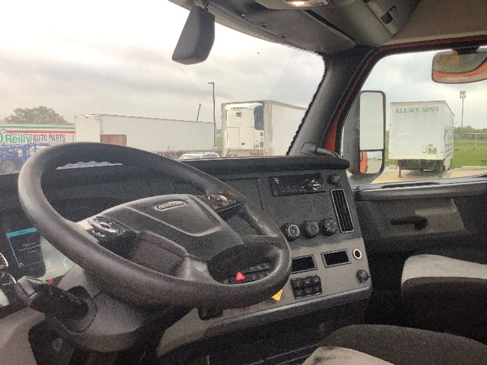 Day Cab Tractor-Heavy Duty Tractors-Freightliner-2019-T12664ST-San Antonio-TX-530,649\n\t\tmiles-$ 42,500 - Image 10