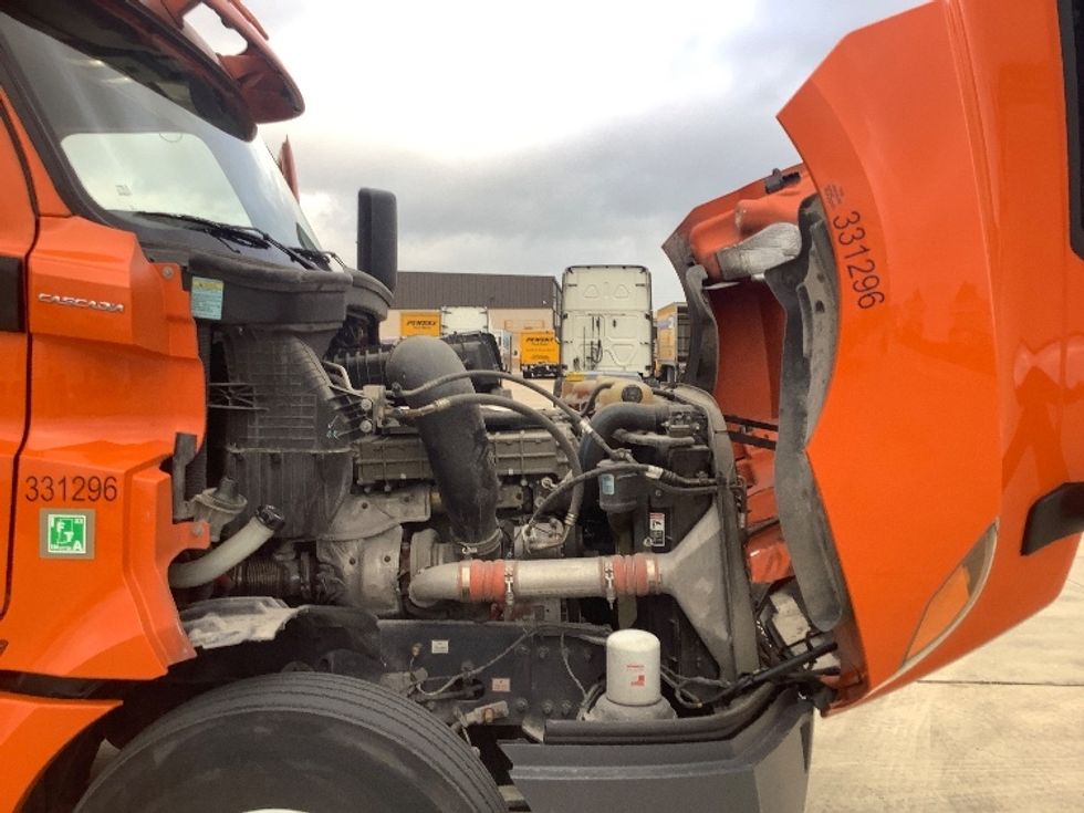 Day Cab Tractor-Heavy Duty Tractors-Freightliner-2019-T12664ST-San Antonio-TX-530,649\n\t\tmiles-$ 42,500 - Image 15