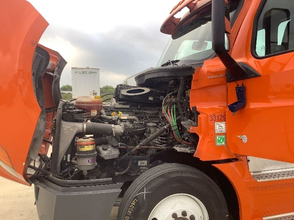 Day Cab Tractor-Heavy Duty Tractors-Freightliner-2019-T12664ST-San Antonio-TX-530,649\n\t\tmiles-$ 42,500 - Image 16