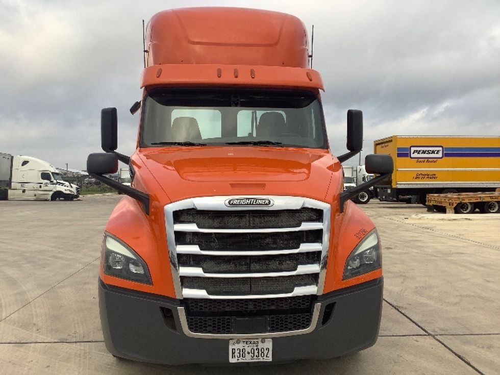 Day Cab Tractor-Heavy Duty Tractors-Freightliner-2019-T12664ST-San Antonio-TX-530,649\n\t\tmiles-$ 42,500 - Image 17