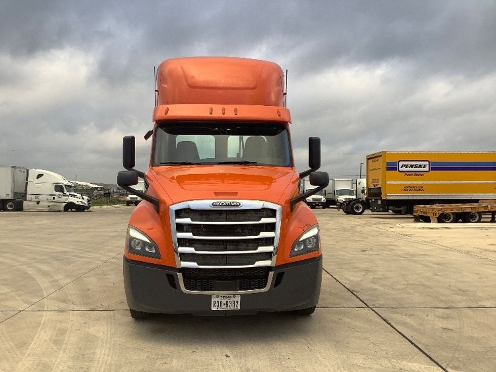 Day Cab Tractor-Heavy Duty Tractors-Freightliner-2019-T12664ST-San Antonio-TX-530,649\n\t\tmiles-$ 42,500 - Image 2