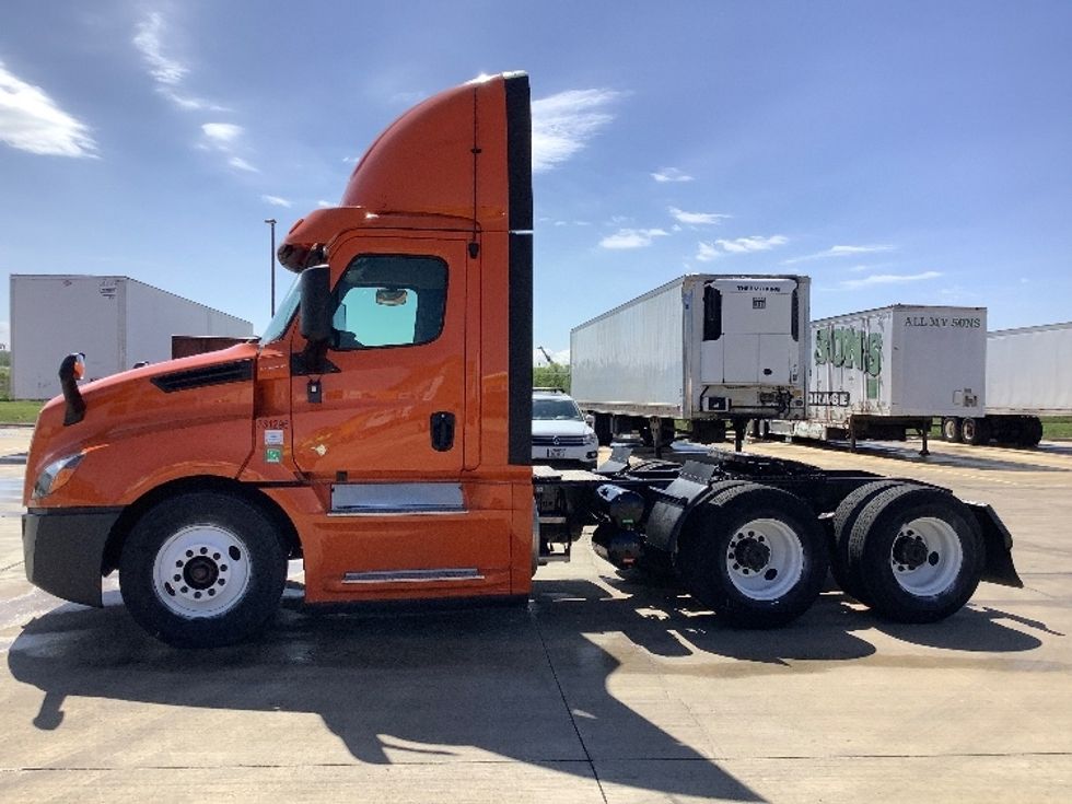Day Cab Tractor-Heavy Duty Tractors-Freightliner-2019-T12664ST-San Antonio-TX-530,649\n\t\tmiles-$ 42,500 - Image 4