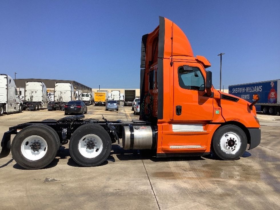 Day Cab Tractor-Heavy Duty Tractors-Freightliner-2019-T12664ST-San Antonio-TX-530,649\n\t\tmiles-$ 42,500 - Image 8
