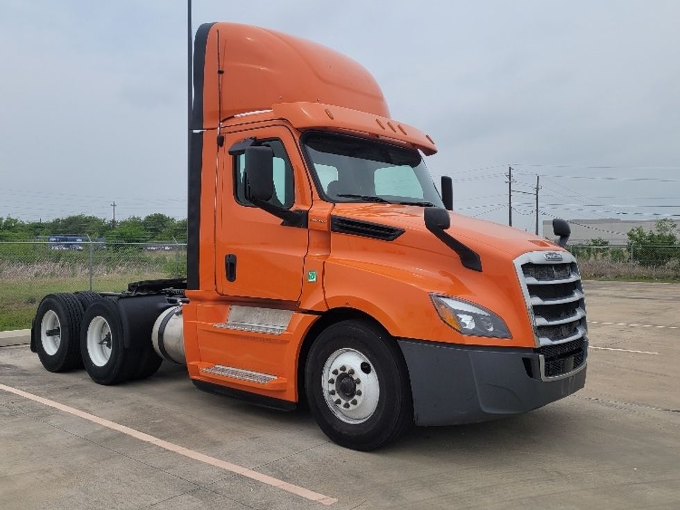 Day Cab Tractor-Heavy Duty Tractors-Freightliner-2019-T12664ST-San Antonio-TX-569,798\n\t\tmiles-$ 38,500 - Image 1