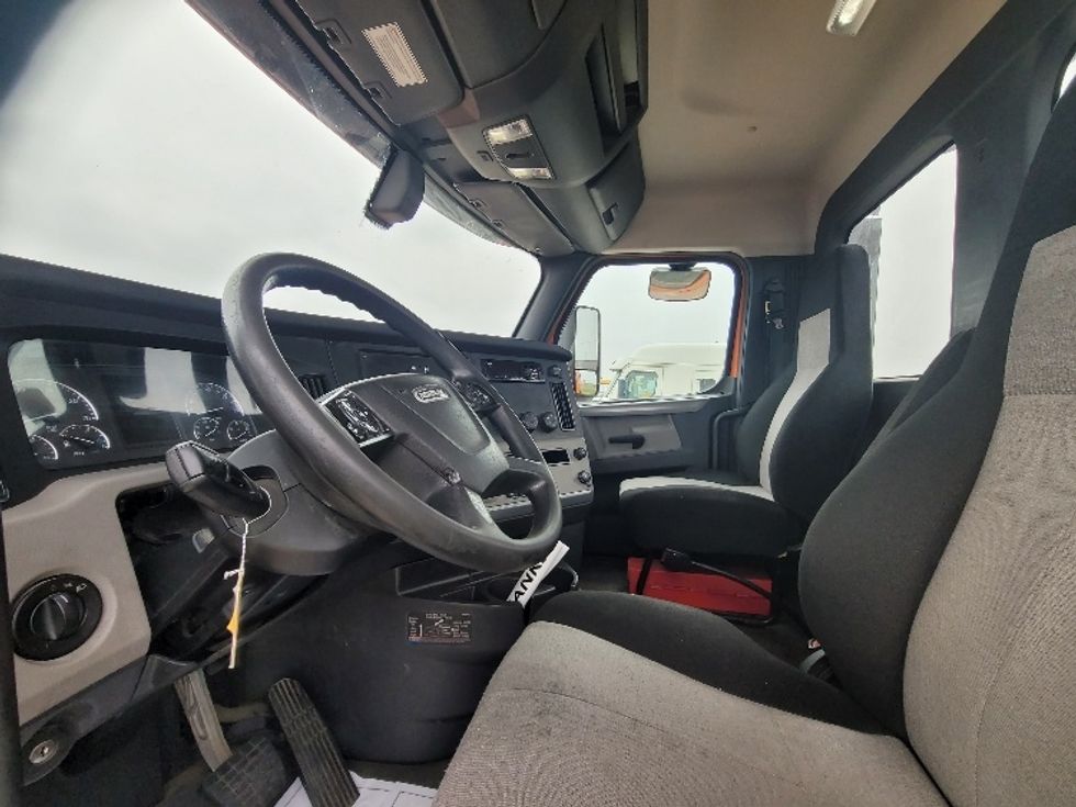 Day Cab Tractor-Heavy Duty Tractors-Freightliner-2019-T12664ST-San Antonio-TX-569,798\n\t\tmiles-$ 38,500 - Image 10