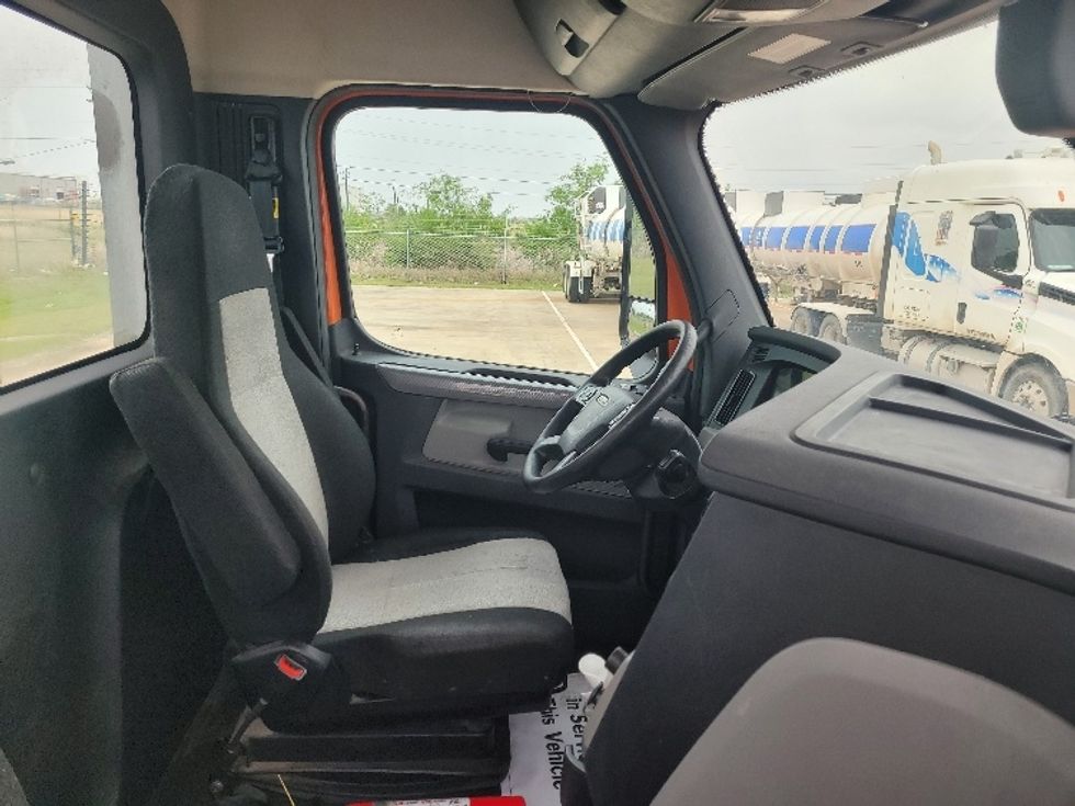 Day Cab Tractor-Heavy Duty Tractors-Freightliner-2019-T12664ST-San Antonio-TX-569,798\n\t\tmiles-$ 38,500 - Image 14