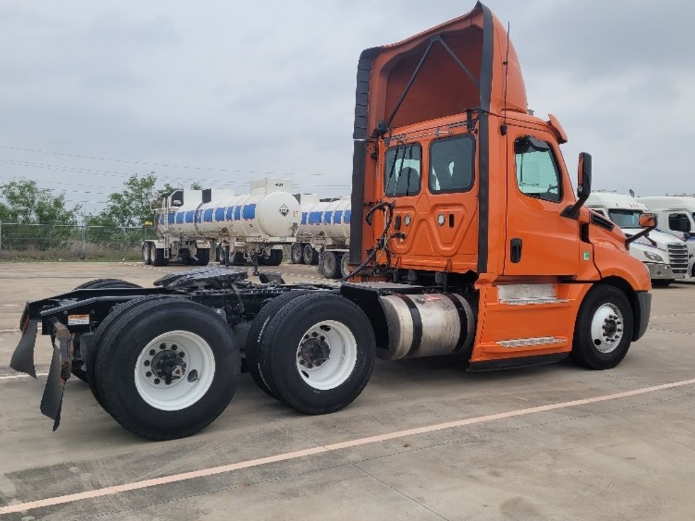 Day Cab Tractor-Heavy Duty Tractors-Freightliner-2019-T12664ST-San Antonio-TX-569,798\n\t\tmiles-$ 38,500 - Image 7