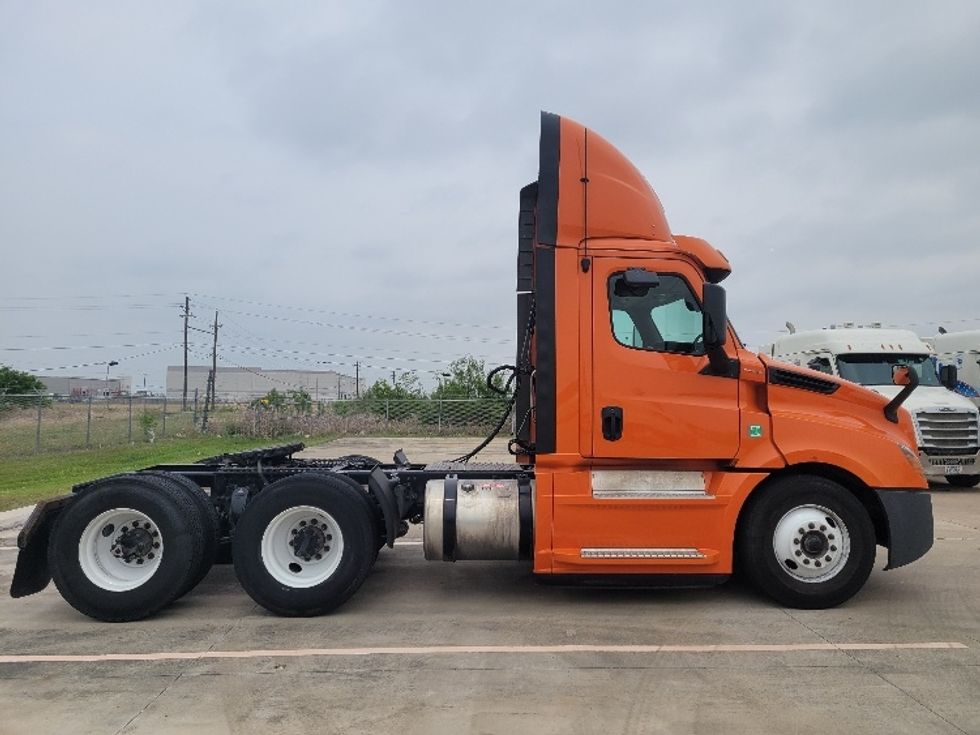 Day Cab Tractor-Heavy Duty Tractors-Freightliner-2019-T12664ST-San Antonio-TX-569,798\n\t\tmiles-$ 38,500 - Image 8