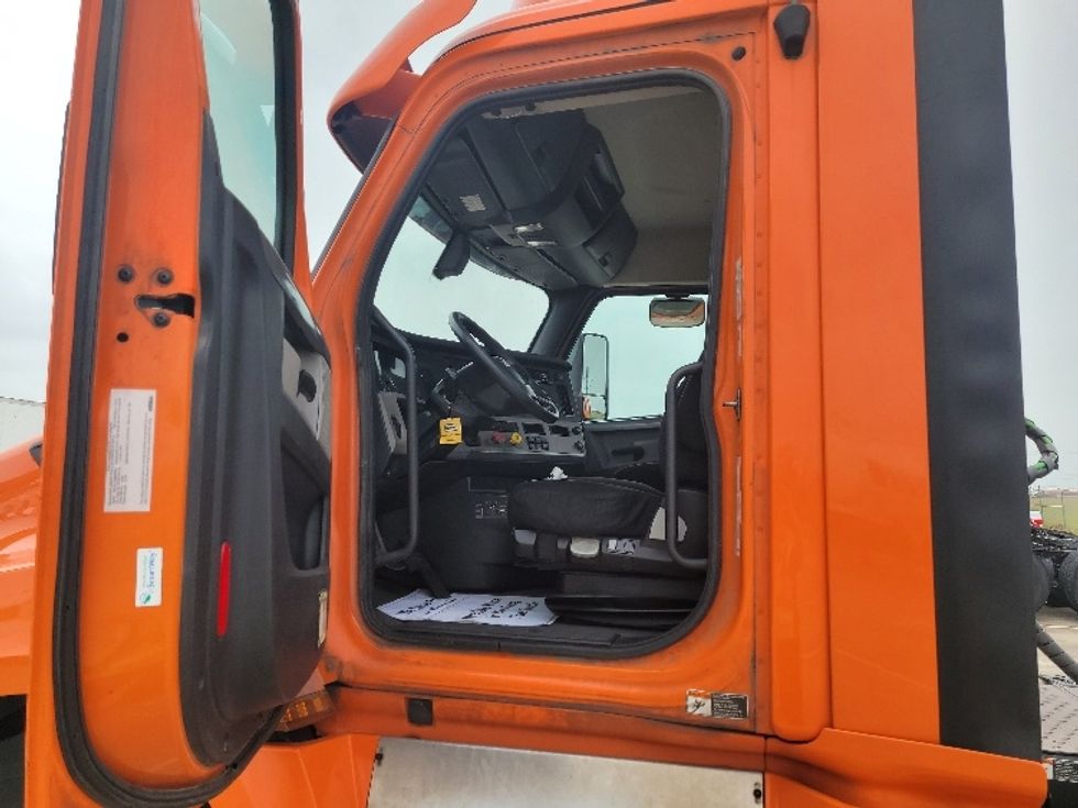 Day Cab Tractor-Heavy Duty Tractors-Freightliner-2019-T12664ST-San Antonio-TX-569,798\n\t\tmiles-$ 38,500 - Image 9