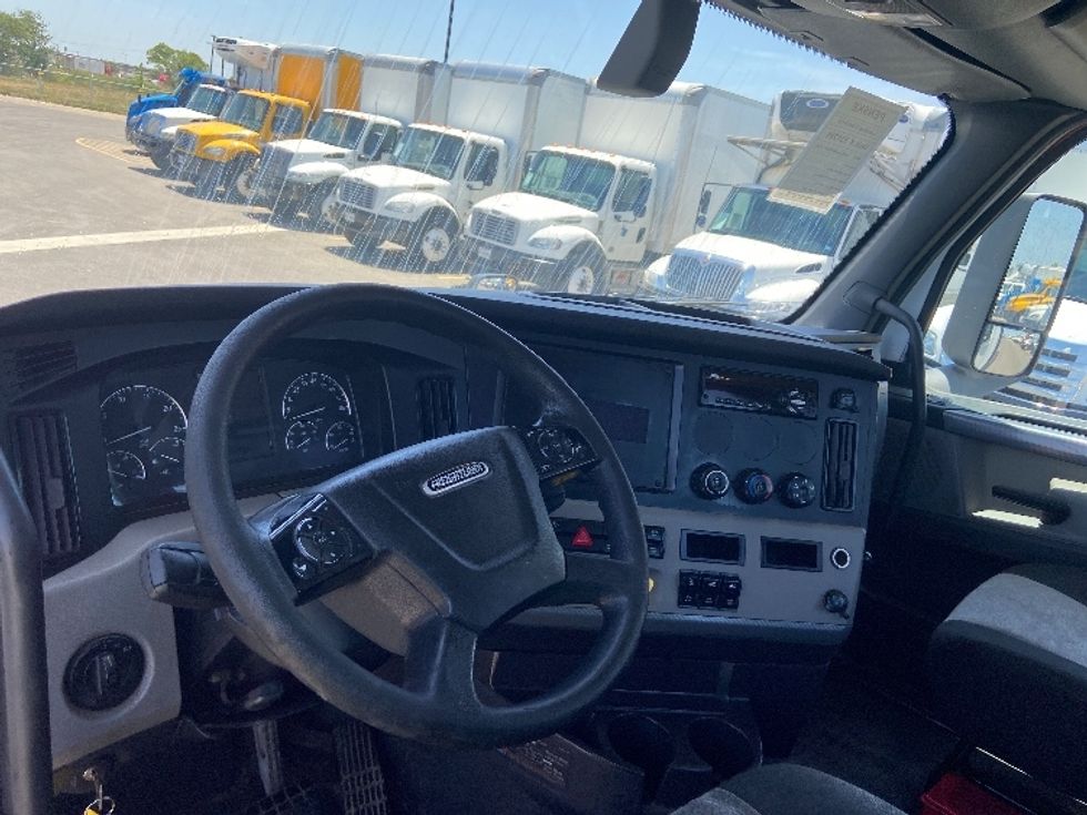 Day Cab Tractor-Heavy Duty Tractors-Freightliner-2019-T12664ST-San Antonio-TX-574,713\n\t\tmiles-$ 36,500 - Image 10