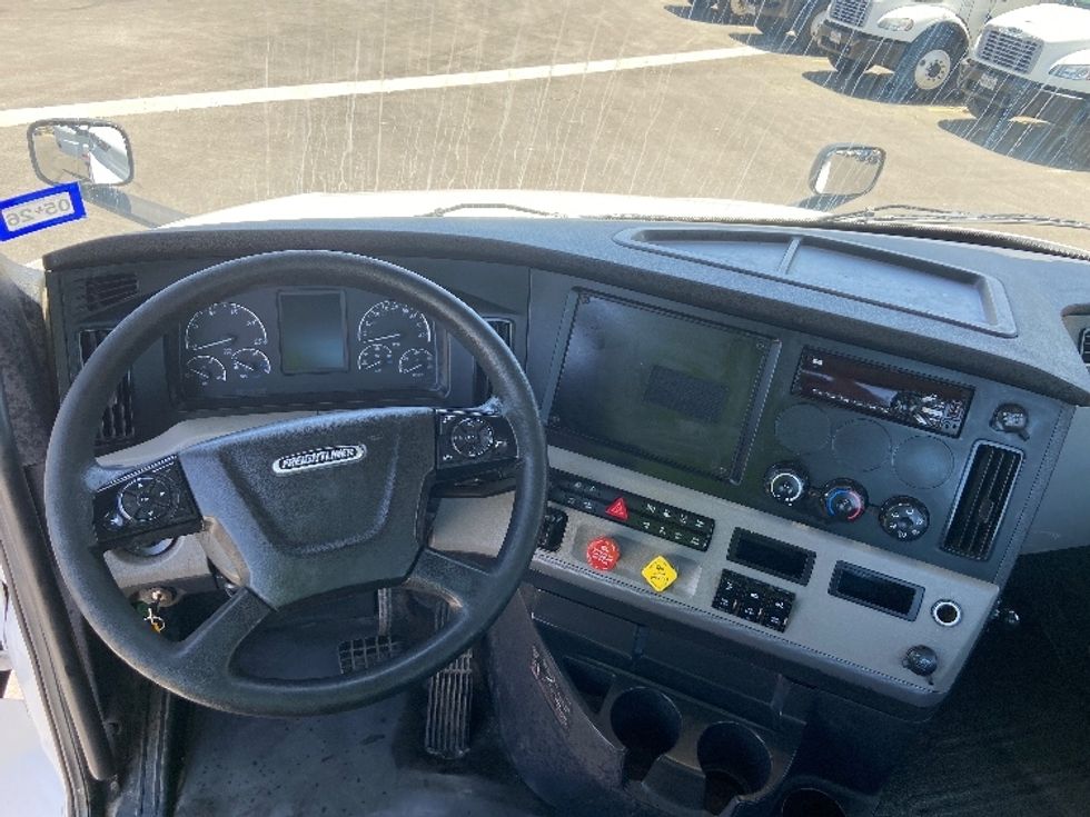 Day Cab Tractor-Heavy Duty Tractors-Freightliner-2019-T12664ST-San Antonio-TX-574,713\n\t\tmiles-$ 36,500 - Image 11