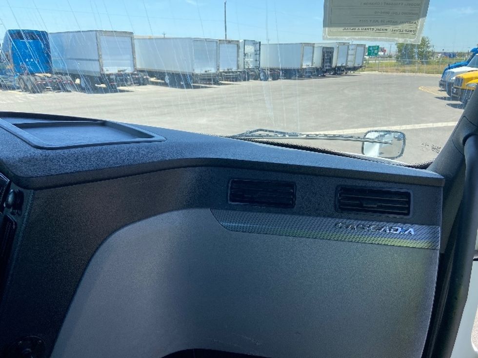 Day Cab Tractor-Heavy Duty Tractors-Freightliner-2019-T12664ST-San Antonio-TX-574,713\n\t\tmiles-$ 36,500 - Image 13