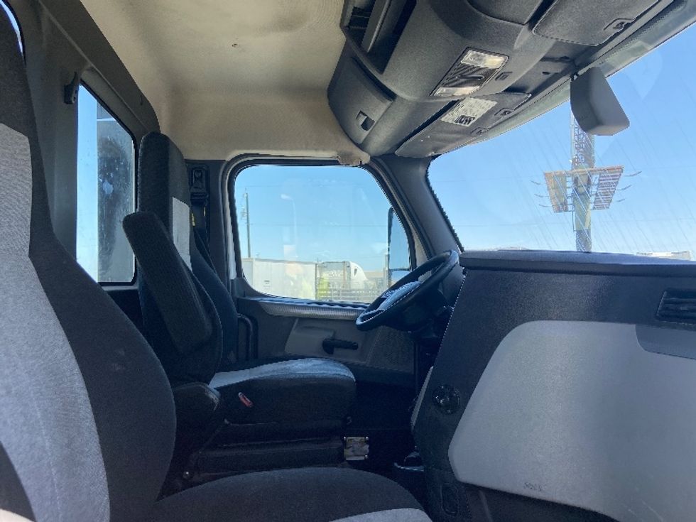 Day Cab Tractor-Heavy Duty Tractors-Freightliner-2019-T12664ST-San Antonio-TX-574,713\n\t\tmiles-$ 36,500 - Image 14