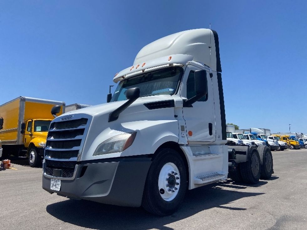 Day Cab Tractor-Heavy Duty Tractors-Freightliner-2019-T12664ST-San Antonio-TX-574,713\n\t\tmiles-$ 36,500 - Image 3
