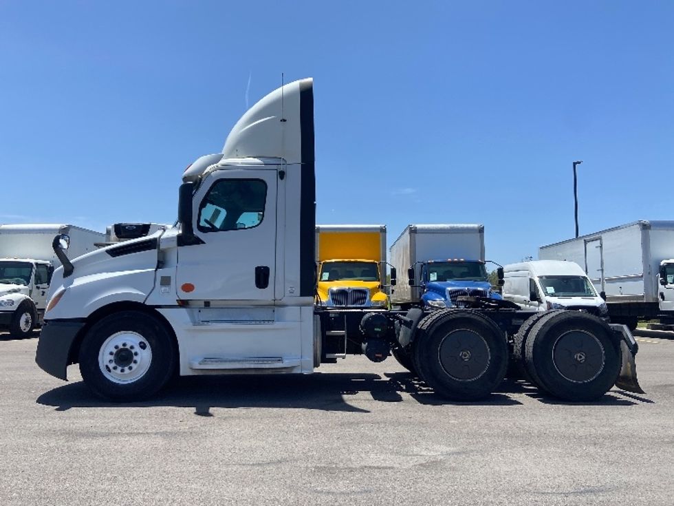 Day Cab Tractor-Heavy Duty Tractors-Freightliner-2019-T12664ST-San Antonio-TX-574,713\n\t\tmiles-$ 36,500 - Image 4