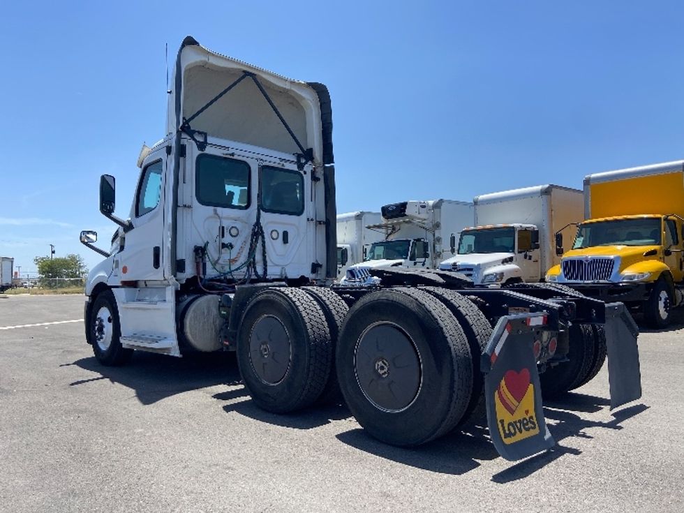 Day Cab Tractor-Heavy Duty Tractors-Freightliner-2019-T12664ST-San Antonio-TX-574,713\n\t\tmiles-$ 36,500 - Image 5