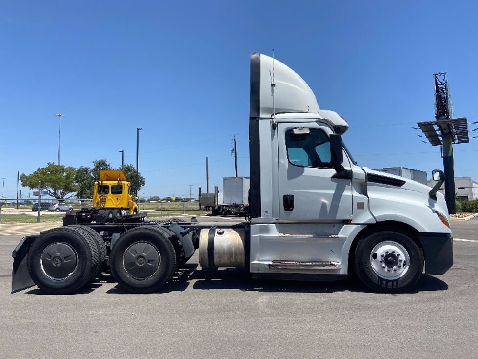 Day Cab Tractor-Heavy Duty Tractors-Freightliner-2019-T12664ST-San Antonio-TX-574,713\n\t\tmiles-$ 36,500 - Image 8