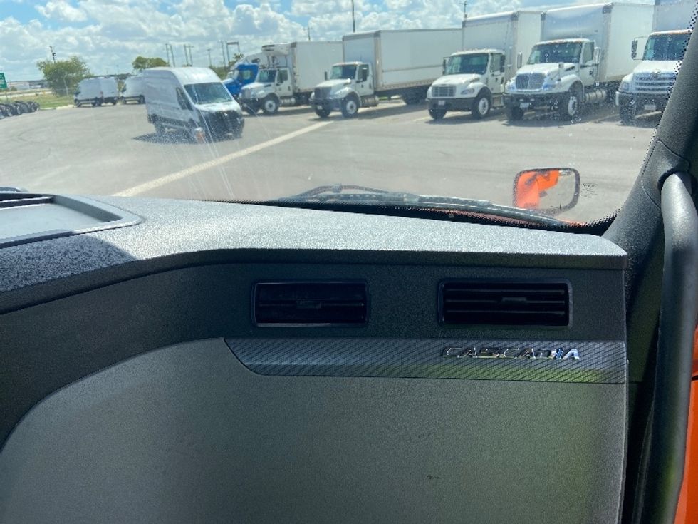 Day Cab Tractor-Heavy Duty Tractors-Freightliner-2019-T12664ST-San Antonio-TX-585,199\n\t\tmiles-$ 28,250 - Image 13