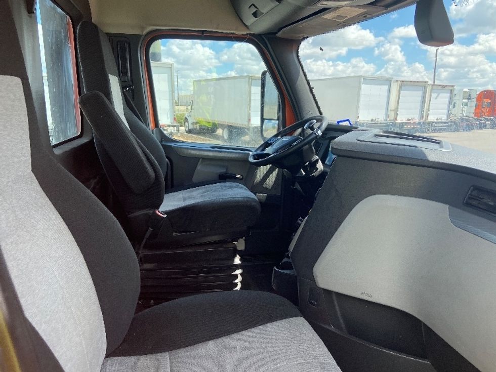 Day Cab Tractor-Heavy Duty Tractors-Freightliner-2019-T12664ST-San Antonio-TX-585,199\n\t\tmiles-$ 28,250 - Image 14