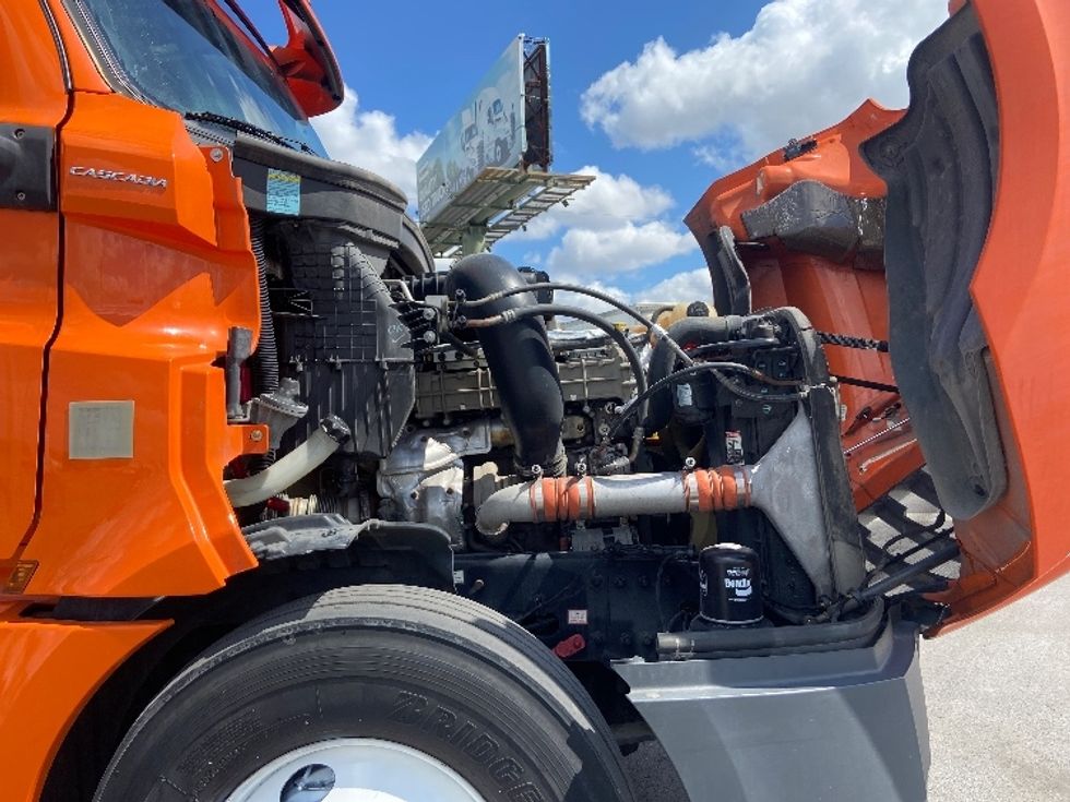 Day Cab Tractor-Heavy Duty Tractors-Freightliner-2019-T12664ST-San Antonio-TX-585,199\n\t\tmiles-$ 28,250 - Image 15