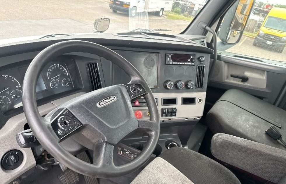 Day Cab Tractor-Heavy Duty Tractors-Freightliner-2019-T12664ST-San Antonio-TX-593,192\n\t\tmiles-$ 37,500 - Image 10