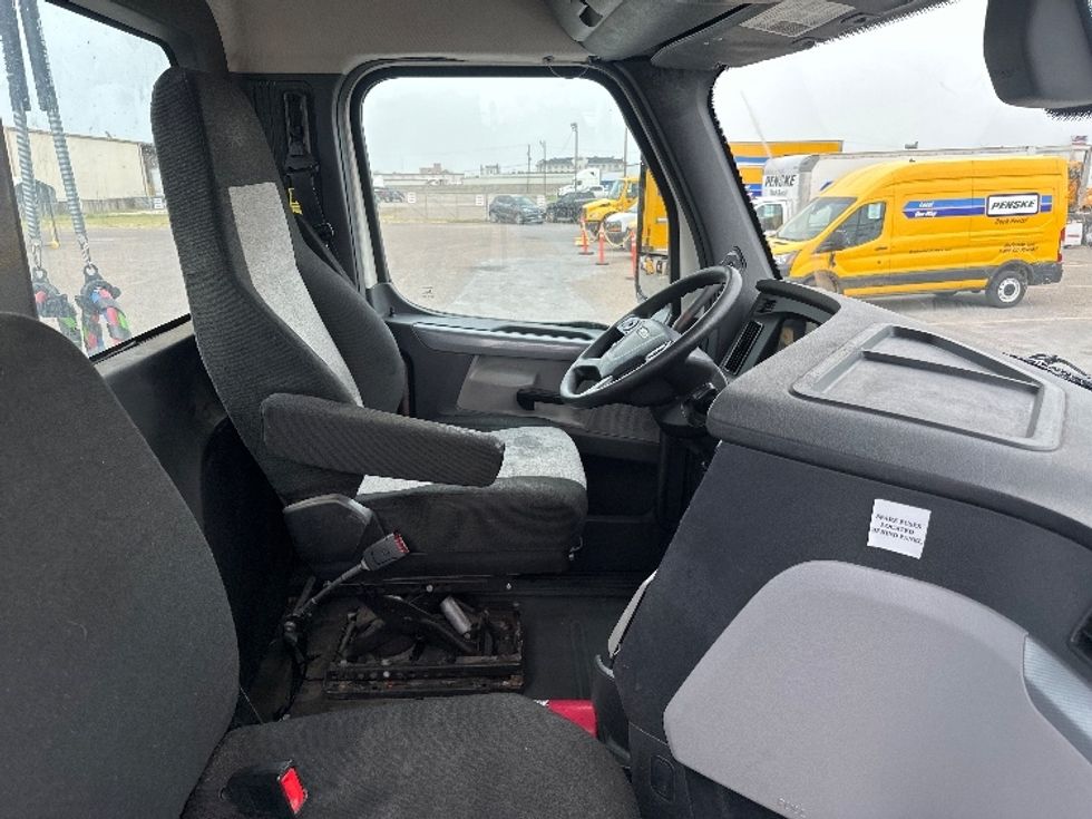 Day Cab Tractor-Heavy Duty Tractors-Freightliner-2019-T12664ST-San Antonio-TX-593,192\n\t\tmiles-$ 37,500 - Image 14