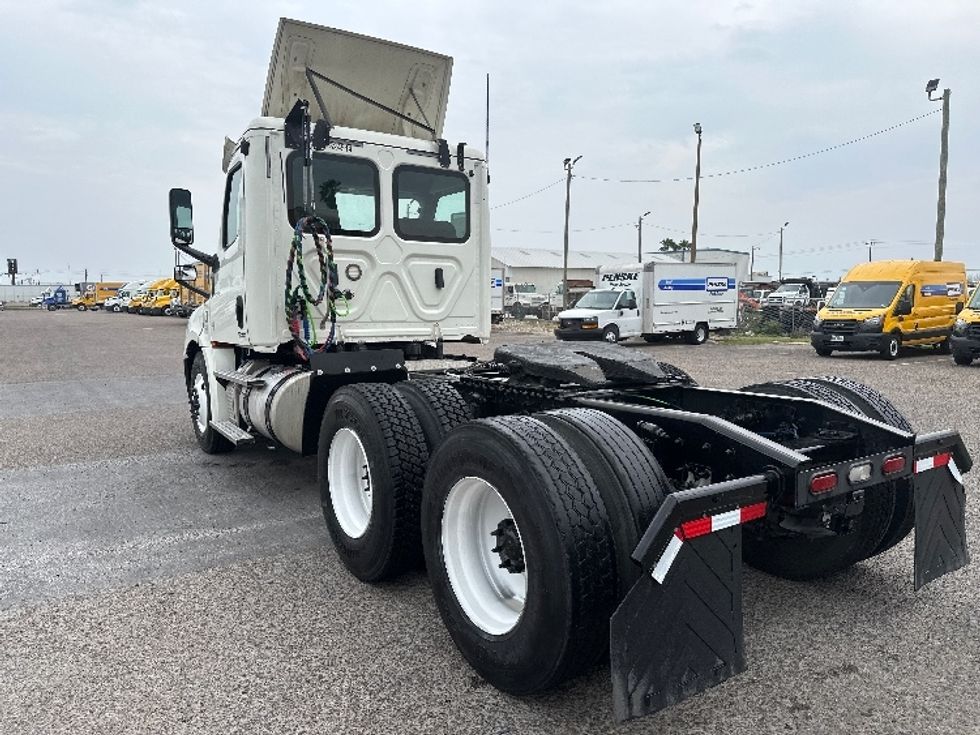 Day Cab Tractor-Heavy Duty Tractors-Freightliner-2019-T12664ST-San Antonio-TX-593,192\n\t\tmiles-$ 37,500 - Image 5