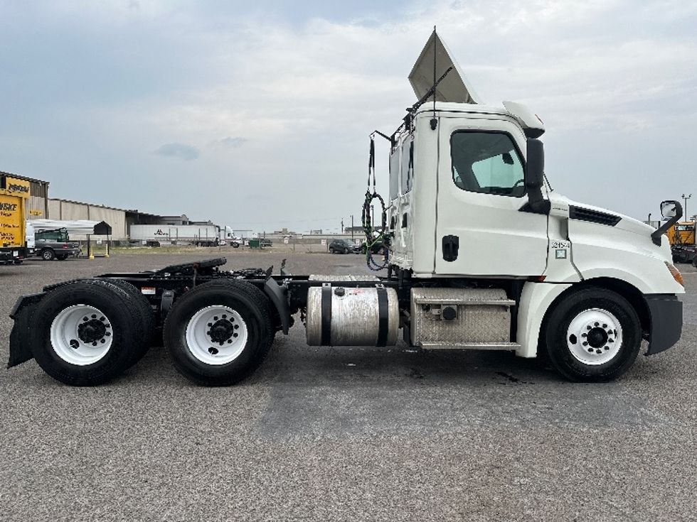 Day Cab Tractor-Heavy Duty Tractors-Freightliner-2019-T12664ST-San Antonio-TX-593,192\n\t\tmiles-$ 37,500 - Image 8
