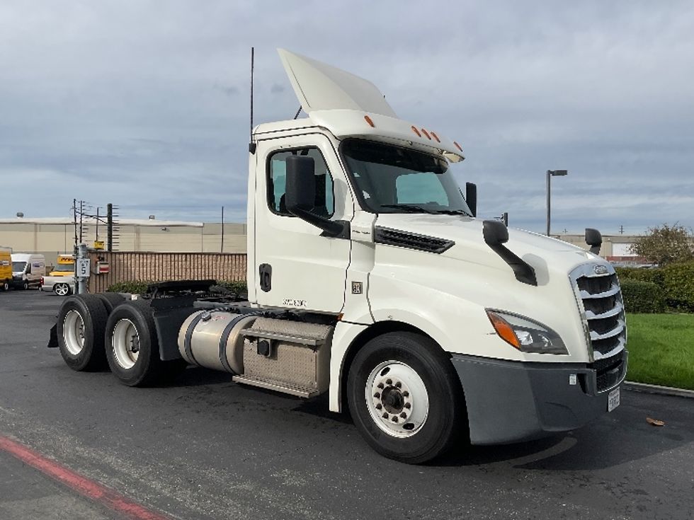 Day Cab Tractor-Heavy Duty Tractors-Freightliner-2019-T12664ST-Santa Ana-CA-266,603\n\t\tmiles-$ 52,750 - Image 1
