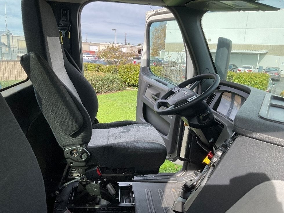 Day Cab Tractor-Heavy Duty Tractors-Freightliner-2019-T12664ST-Santa Ana-CA-266,603\n\t\tmiles-$ 52,750 - Image 13