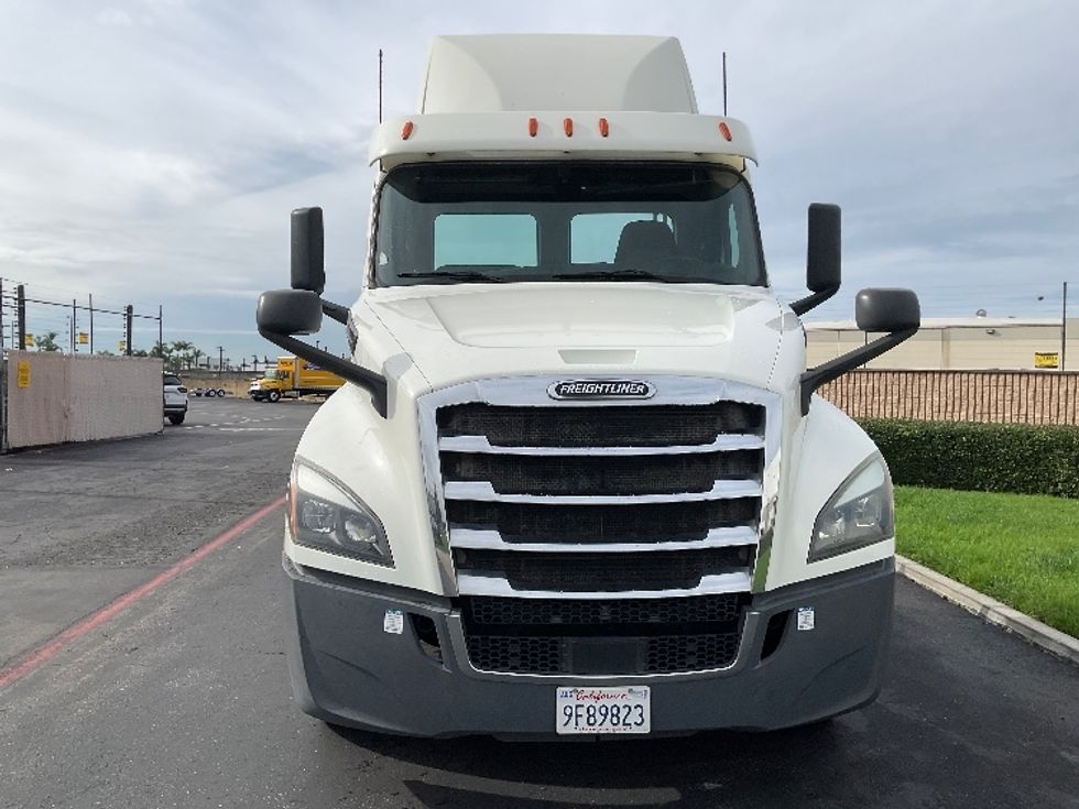 Day Cab Tractor-Heavy Duty Tractors-Freightliner-2019-T12664ST-Santa Ana-CA-266,603\n\t\tmiles-$ 52,750 - Image 2