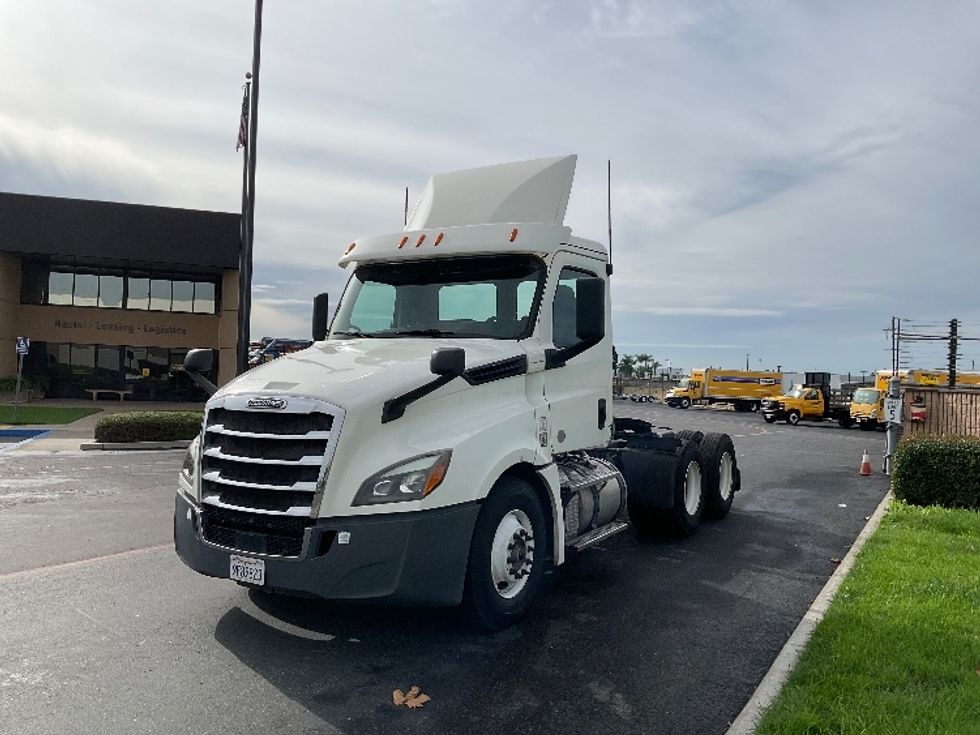 Day Cab Tractor-Heavy Duty Tractors-Freightliner-2019-T12664ST-Santa Ana-CA-266,603\n\t\tmiles-$ 52,750 - Image 3