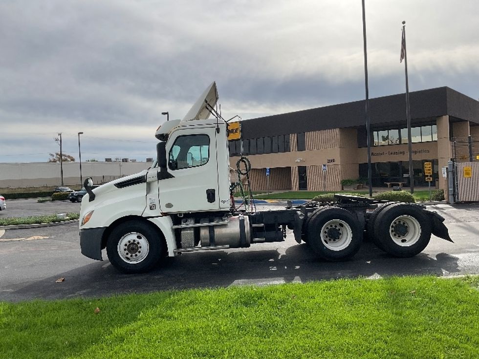 Day Cab Tractor-Heavy Duty Tractors-Freightliner-2019-T12664ST-Santa Ana-CA-266,603\n\t\tmiles-$ 52,750 - Image 4