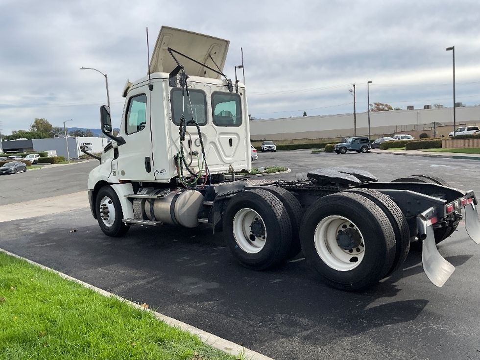 Day Cab Tractor-Heavy Duty Tractors-Freightliner-2019-T12664ST-Santa Ana-CA-266,603\n\t\tmiles-$ 52,750 - Image 5