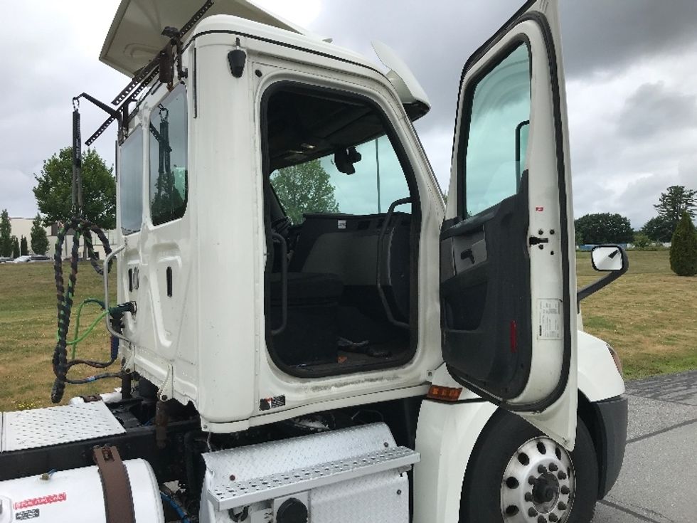 Day Cab Tractor-Heavy Duty Tractors-Freightliner-2019-T12664ST-Scarborough-ME-359,251\n\t\tmiles-$ 54,000 - Image 12