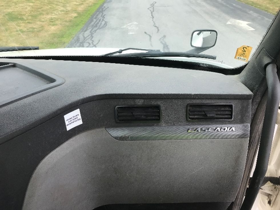 Day Cab Tractor-Heavy Duty Tractors-Freightliner-2019-T12664ST-Scarborough-ME-359,251\n\t\tmiles-$ 54,000 - Image 13