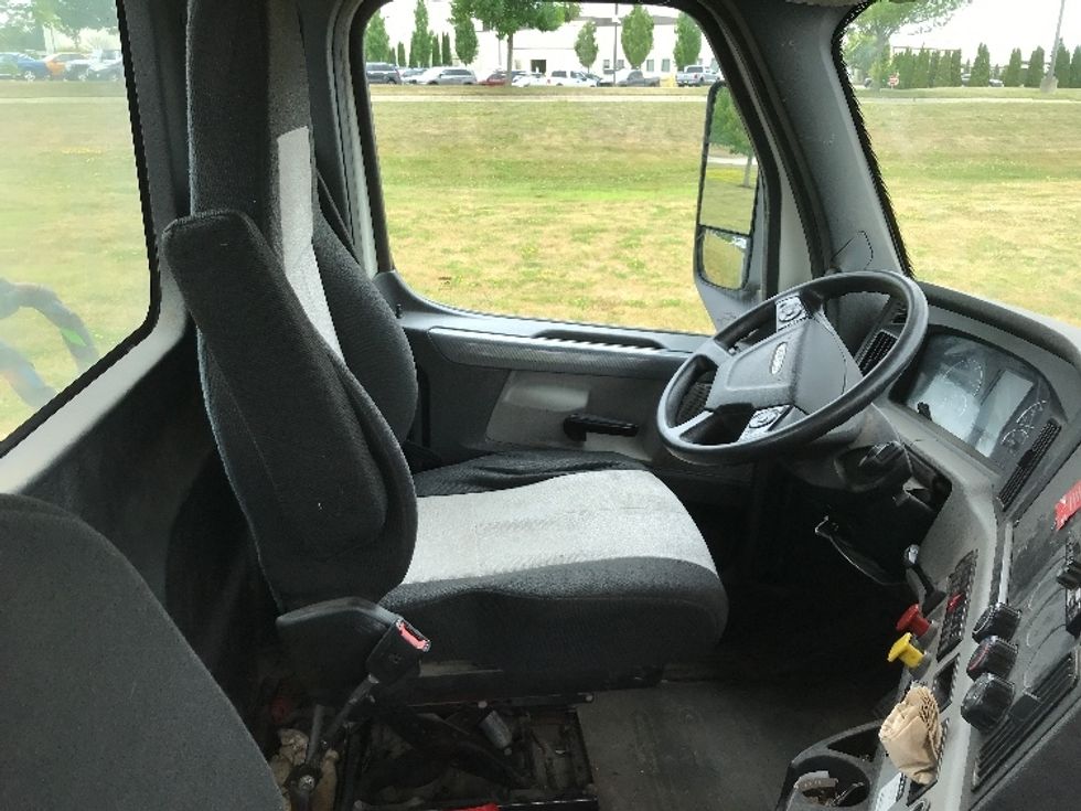 Day Cab Tractor-Heavy Duty Tractors-Freightliner-2019-T12664ST-Scarborough-ME-359,251\n\t\tmiles-$ 54,000 - Image 14