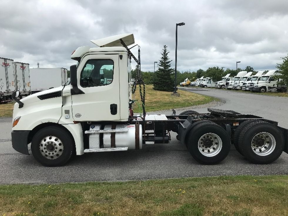 Day Cab Tractor-Heavy Duty Tractors-Freightliner-2019-T12664ST-Scarborough-ME-359,251\n\t\tmiles-$ 54,000 - Image 4