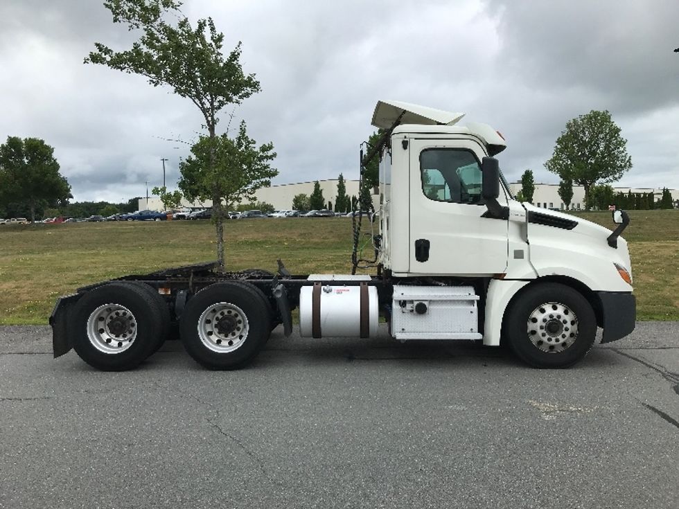 Day Cab Tractor-Heavy Duty Tractors-Freightliner-2019-T12664ST-Scarborough-ME-359,251\n\t\tmiles-$ 54,000 - Image 8