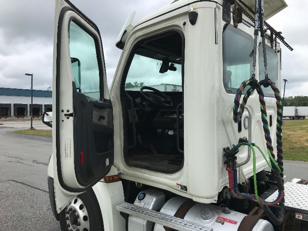 Day Cab Tractor-Heavy Duty Tractors-Freightliner-2019-T12664ST-Scarborough-ME-359,251\n\t\tmiles-$ 54,000 - Image 9