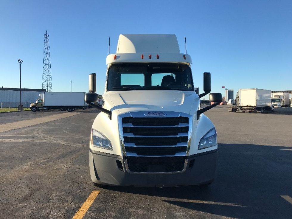 Day Cab Tractor-Heavy Duty Tractors-Freightliner-2019-T12664ST-Sherbrooke-PQ-633,655\n\t\tkm-$ 55,750 - Image 2