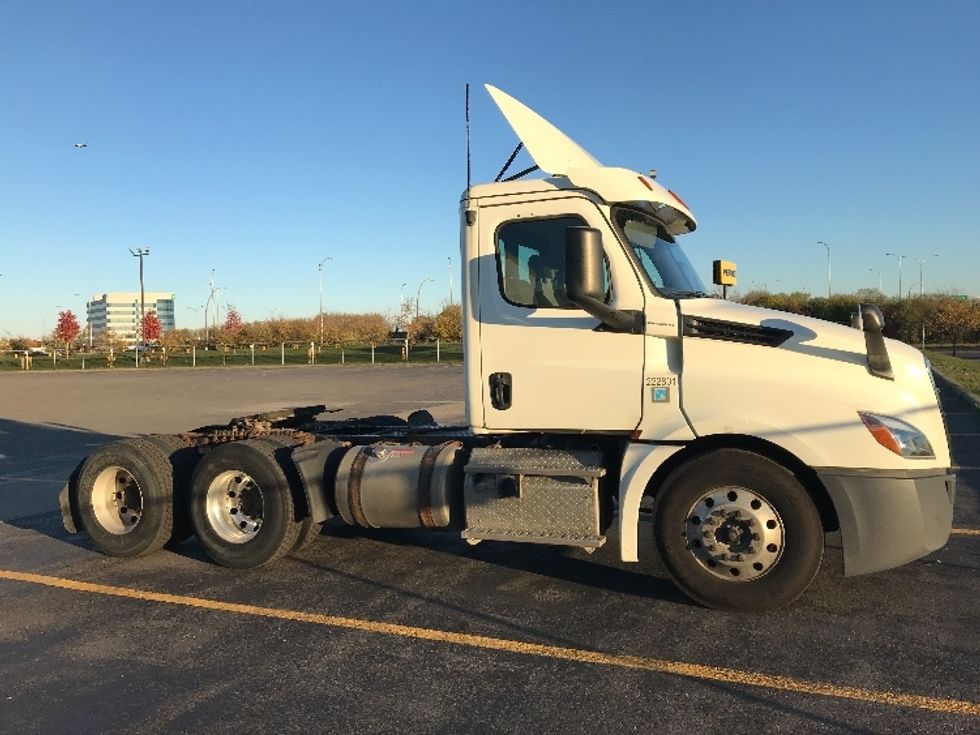Day Cab Tractor-Heavy Duty Tractors-Freightliner-2019-T12664ST-Sherbrooke-PQ-633,655\n\t\tkm-$ 55,750 - Image 20