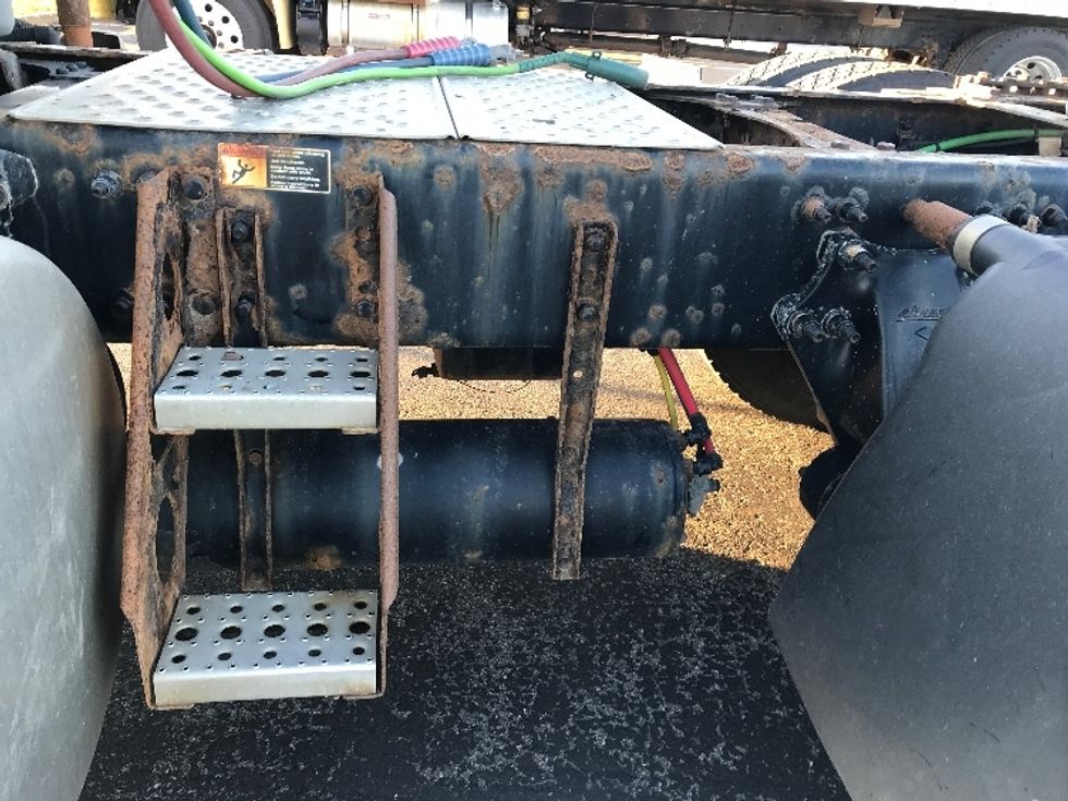 Day Cab Tractor-Heavy Duty Tractors-Freightliner-2019-T12664ST-Sherbrooke-PQ-633,655\n\t\tkm-$ 55,750 - Image 21