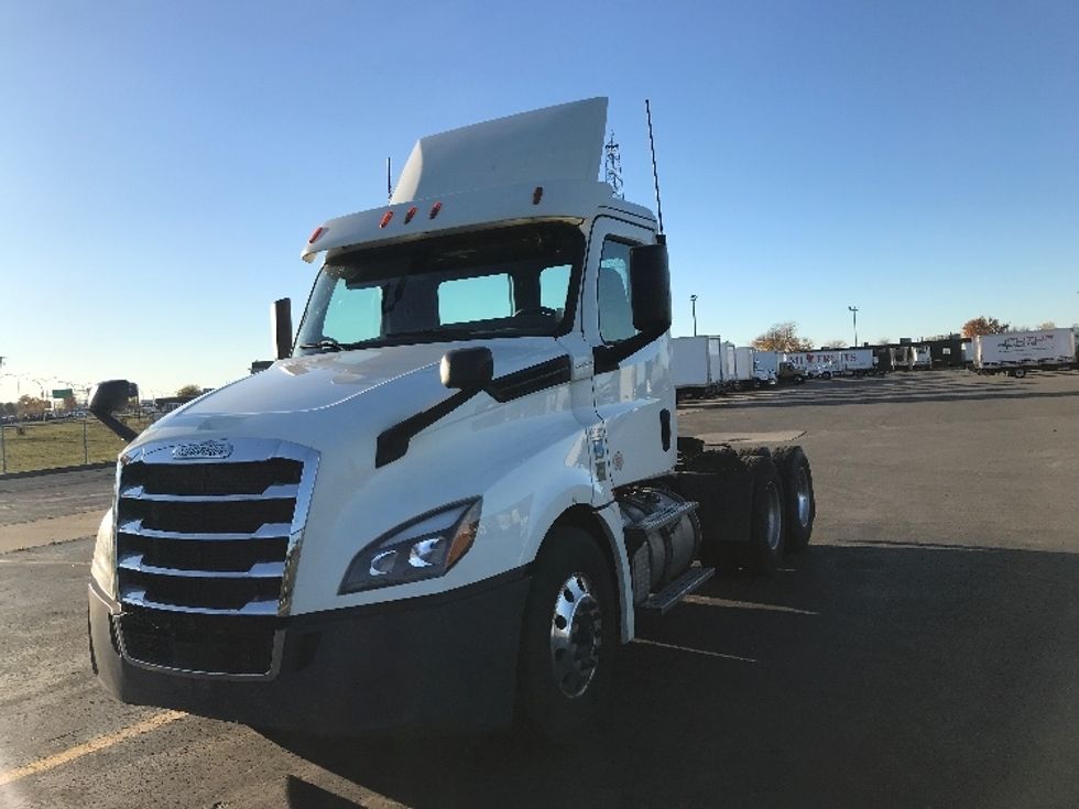 Day Cab Tractor-Heavy Duty Tractors-Freightliner-2019-T12664ST-Sherbrooke-PQ-633,655\n\t\tkm-$ 55,750 - Image 3