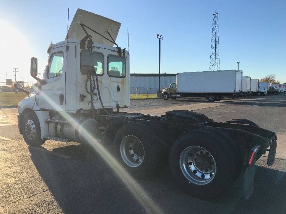 Day Cab Tractor-Heavy Duty Tractors-Freightliner-2019-T12664ST-Sherbrooke-PQ-633,655\n\t\tkm-$ 55,750 - Image 5
