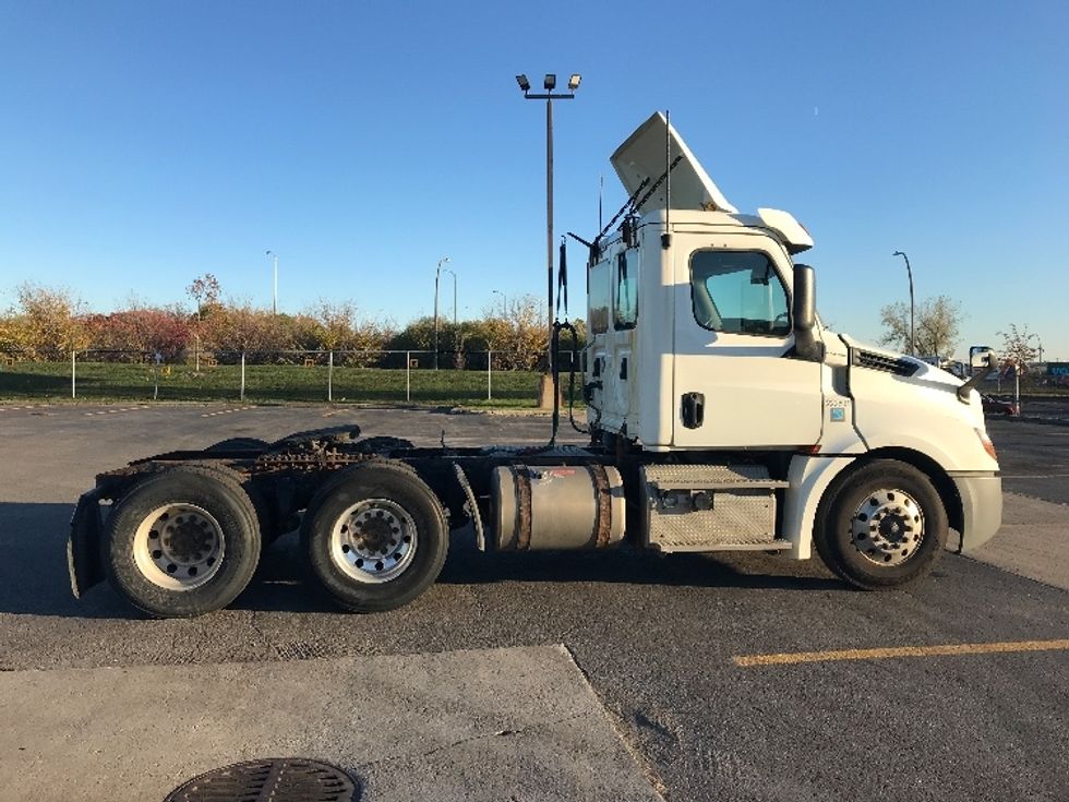 Day Cab Tractor-Heavy Duty Tractors-Freightliner-2019-T12664ST-Sherbrooke-PQ-633,655\n\t\tkm-$ 55,750 - Image 8