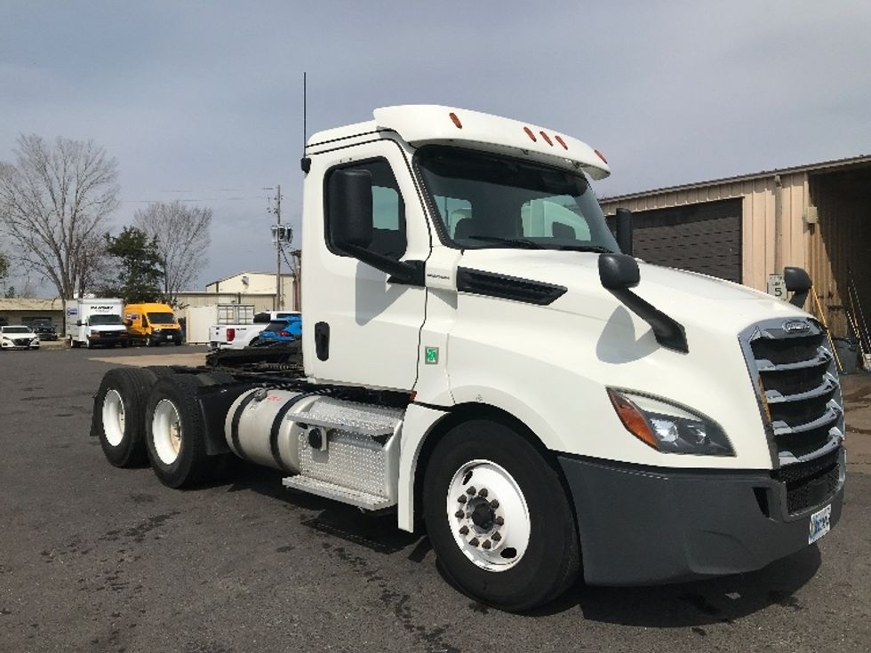 Day Cab Tractor-Heavy Duty Tractors-Freightliner-2019-T12664ST-Shreveport-LA-276,107\n\t\tmiles-$ 66,250 - Image 1