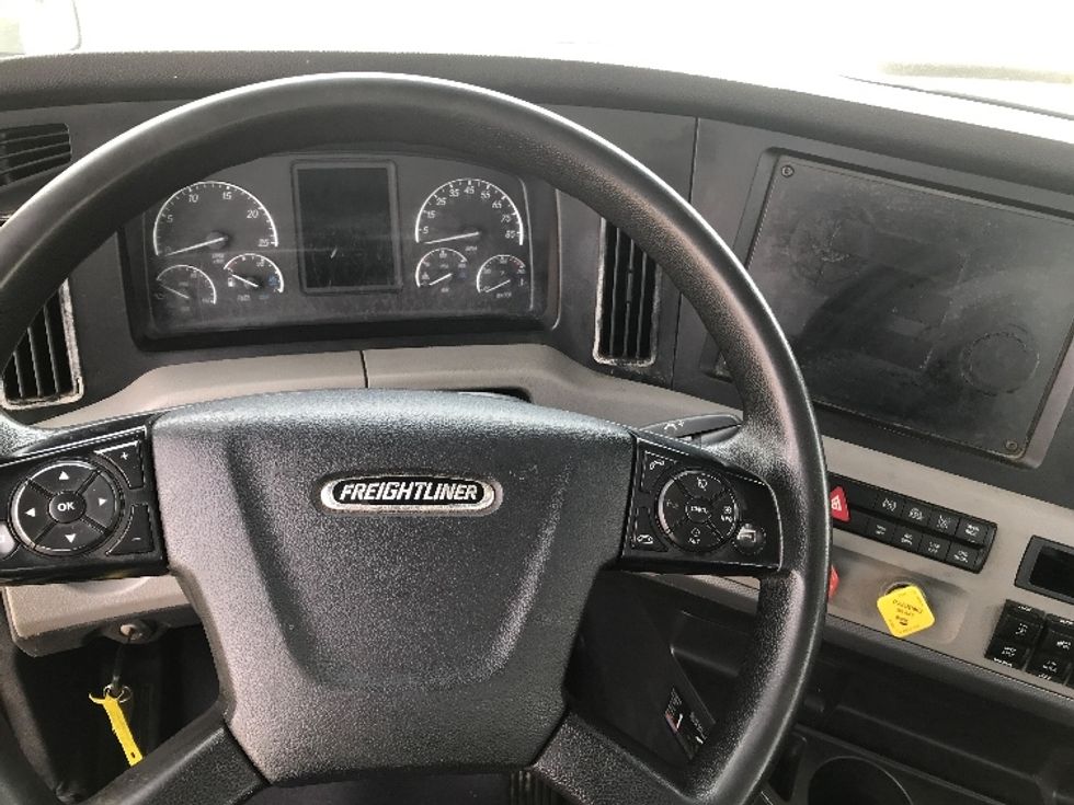 Day Cab Tractor-Heavy Duty Tractors-Freightliner-2019-T12664ST-Shreveport-LA-276,107\n\t\tmiles-$ 66,250 - Image 11