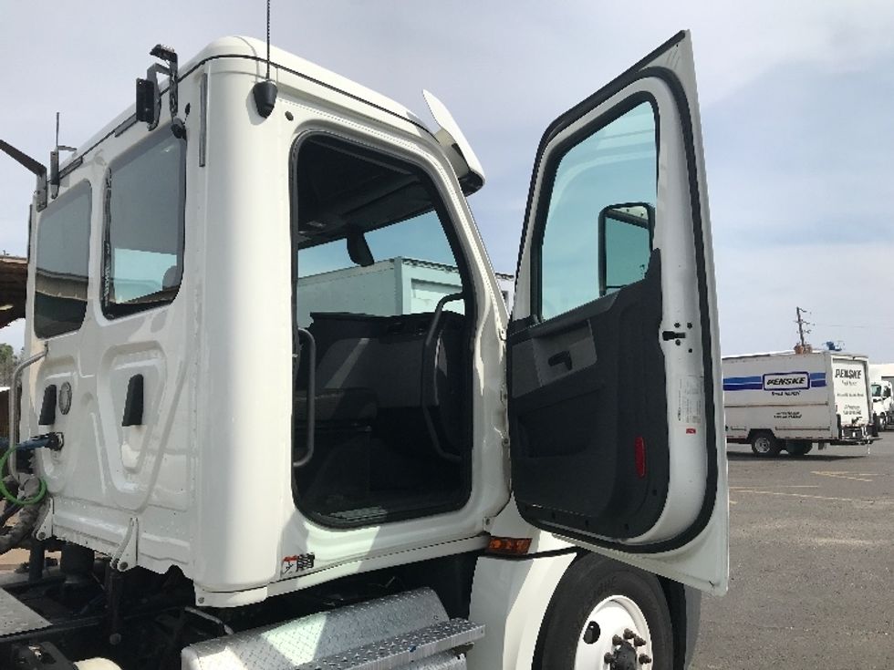 Day Cab Tractor-Heavy Duty Tractors-Freightliner-2019-T12664ST-Shreveport-LA-276,107\n\t\tmiles-$ 66,250 - Image 12